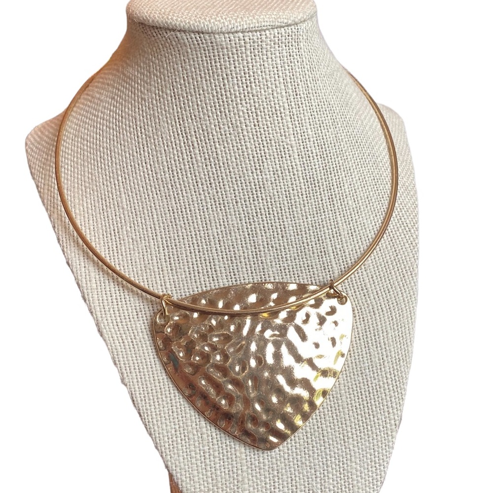 Mottled Gold Pendant Necklace